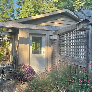 Holiday home Get-a-way Retreat Self-contained Hike/bike.