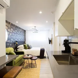 https://palms-little-italy-studio-with-full-bathroom-by-denstays.hotels-in-montreal.org