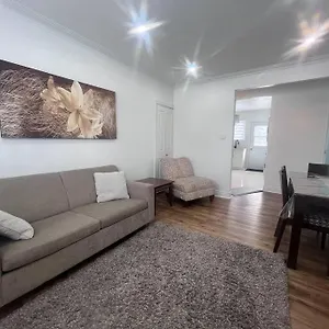https://renovated-2bedrooms-apartment-with-free-parking.hotels-in-montreal.org